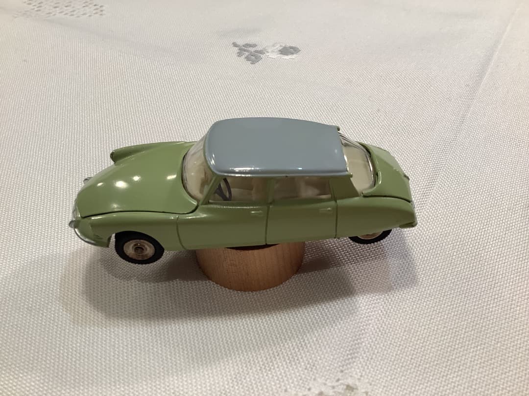 美品　激レア　仏製DINKY TOYSシトロエンDS19 ミニカー