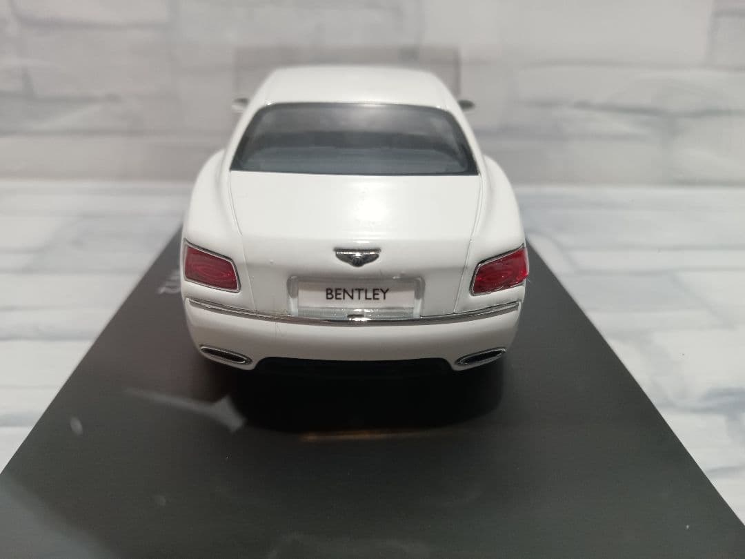 1/43 ベントレー　フライングスパー　W12 ミニカー　ホワイト