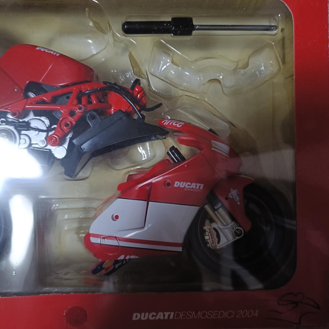 Ducati Desmosedici 2004 モデルキット Loris Cap