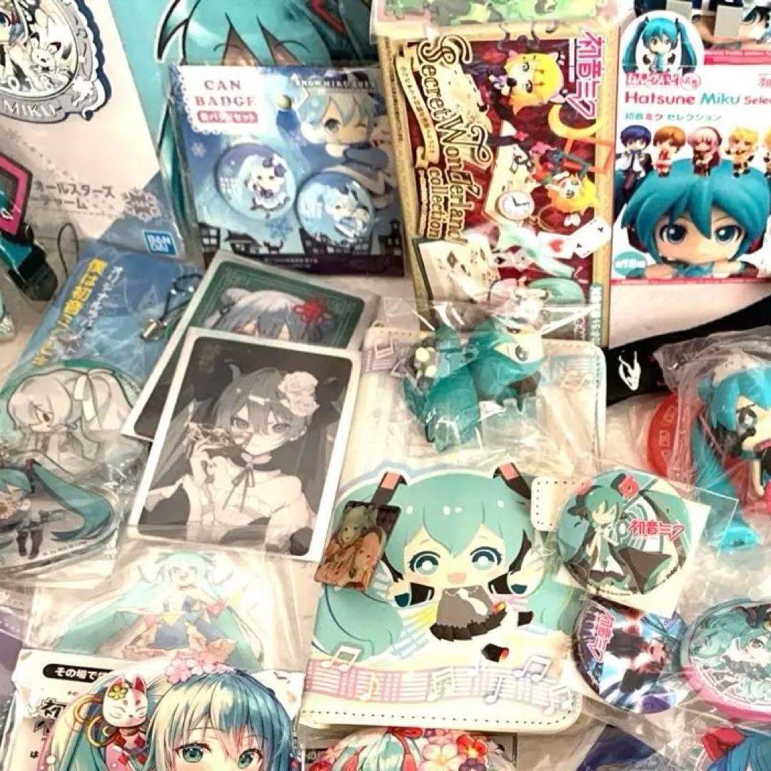 初音ミク　大量　60以上　アクスタ　缶バッジ　あそーとフィギュア等　グッズまとめ