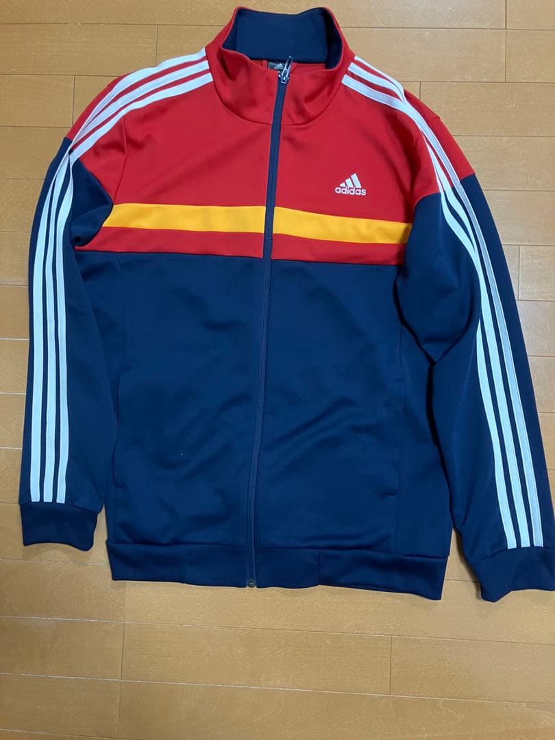 adidasサッカージャージ