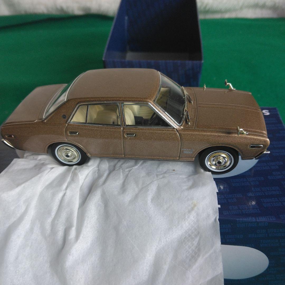 DISM 日産グロリア 2000 トミカリミテッド セドリック2000 1/43