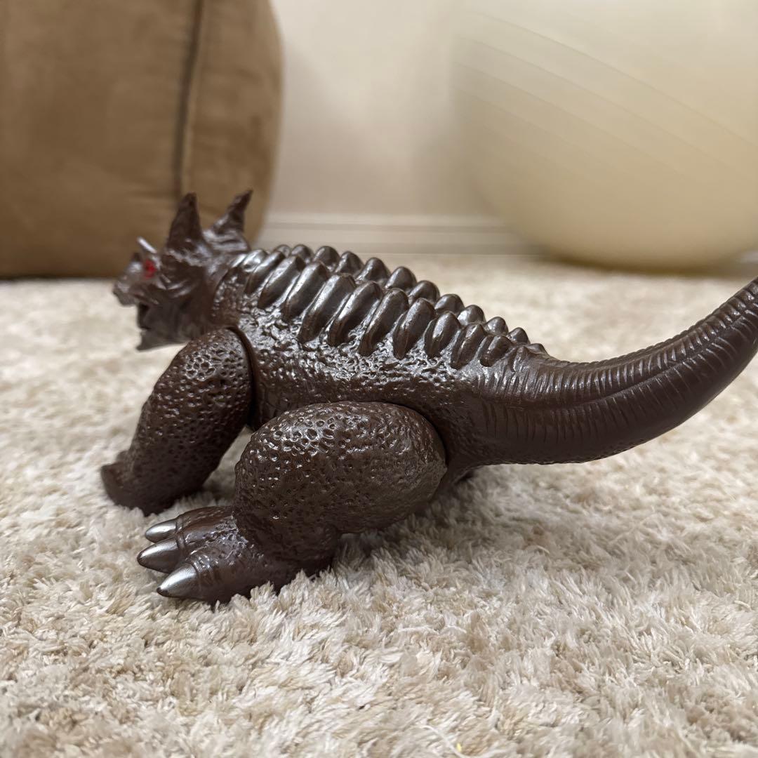 ウルトラマン 怪獣 フィギュア ダークブラウン