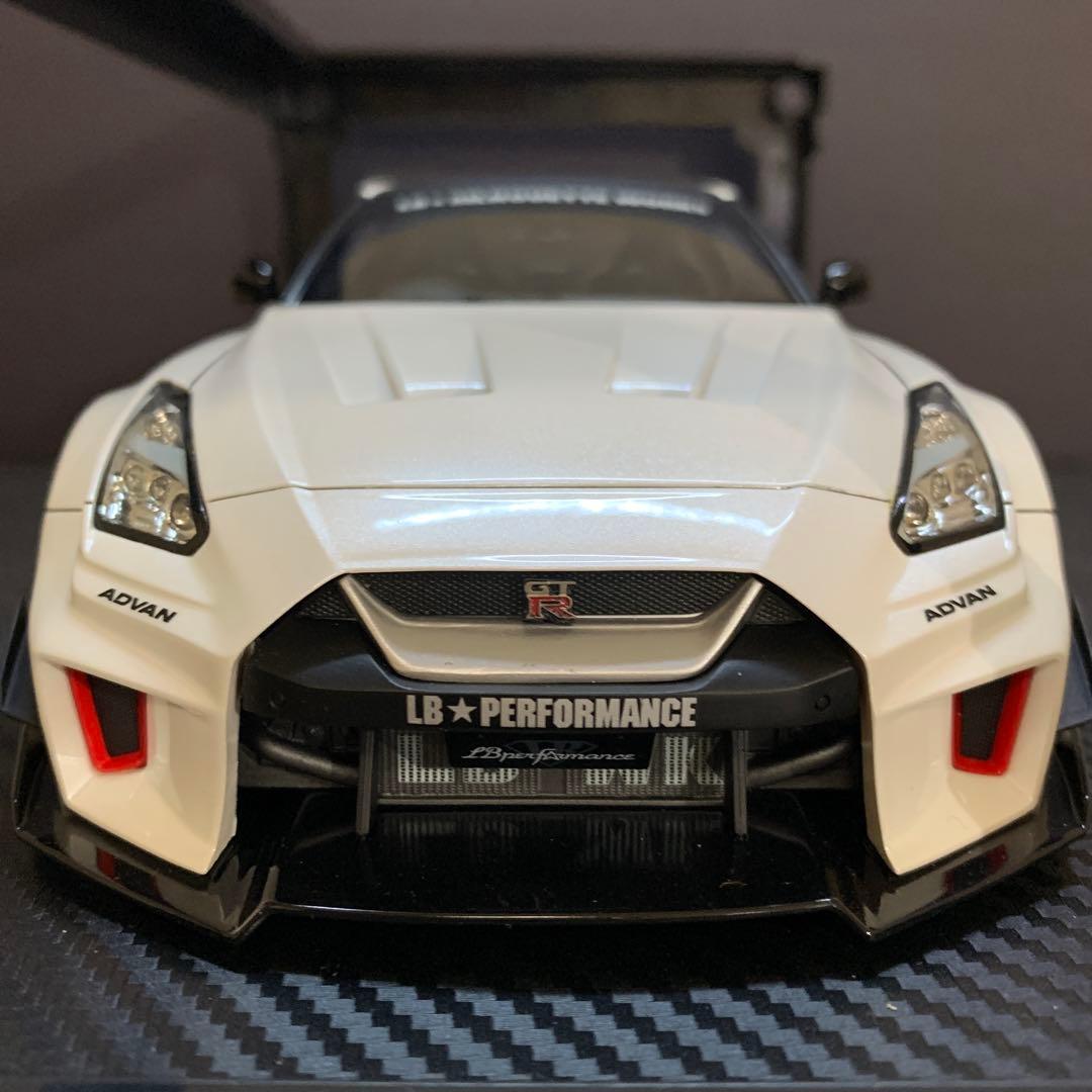 715✴︎ リバティーウォーク 35GT-RR 1/18スケールミニカー