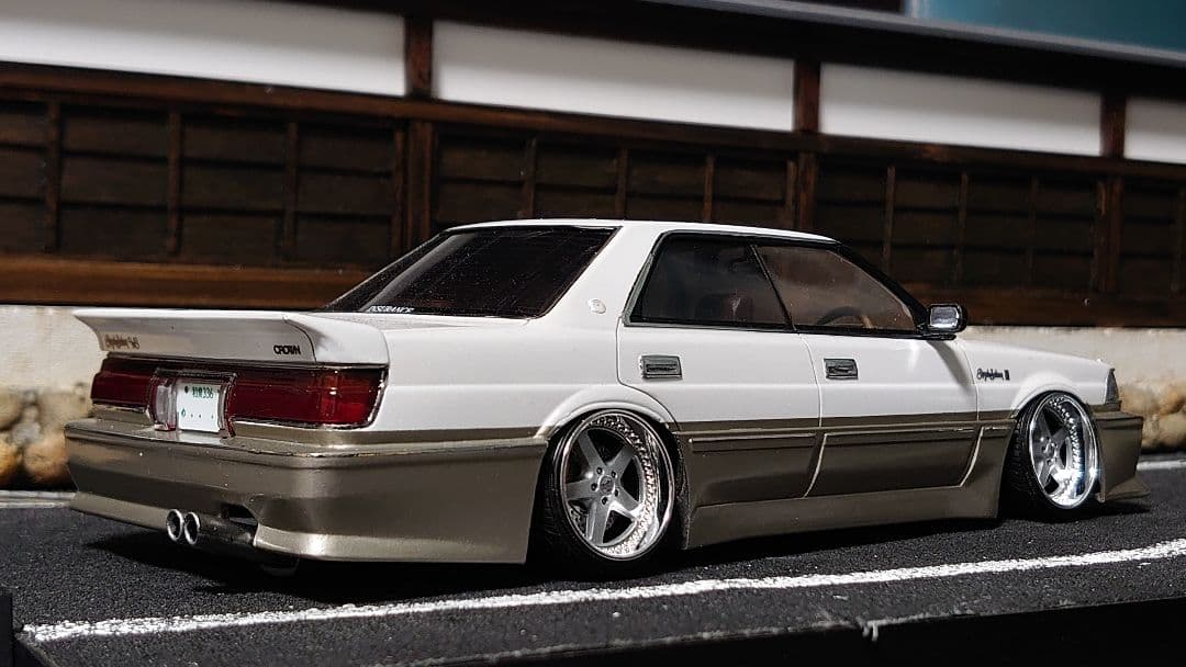 1/24 アオシマ インシュランス 13クラウン 完成品