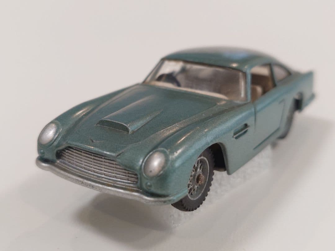 ミニカー SOLIDO 130 ASTON - MARTIN VANTAGE