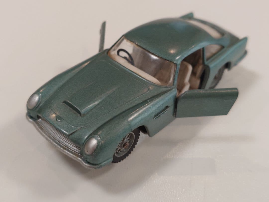 ミニカー SOLIDO 130 ASTON - MARTIN VANTAGE