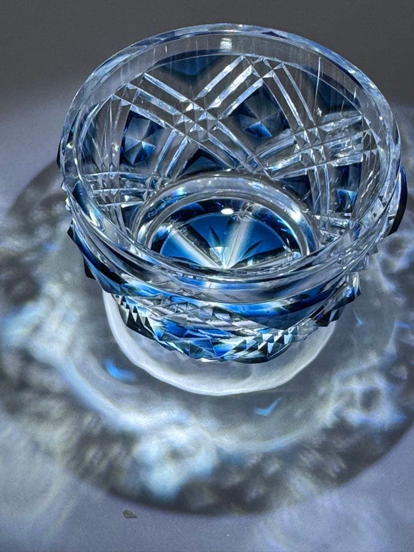 薩摩切子　藍色切子　八角籠目文　グラデーションが美しい切子です。N0004
