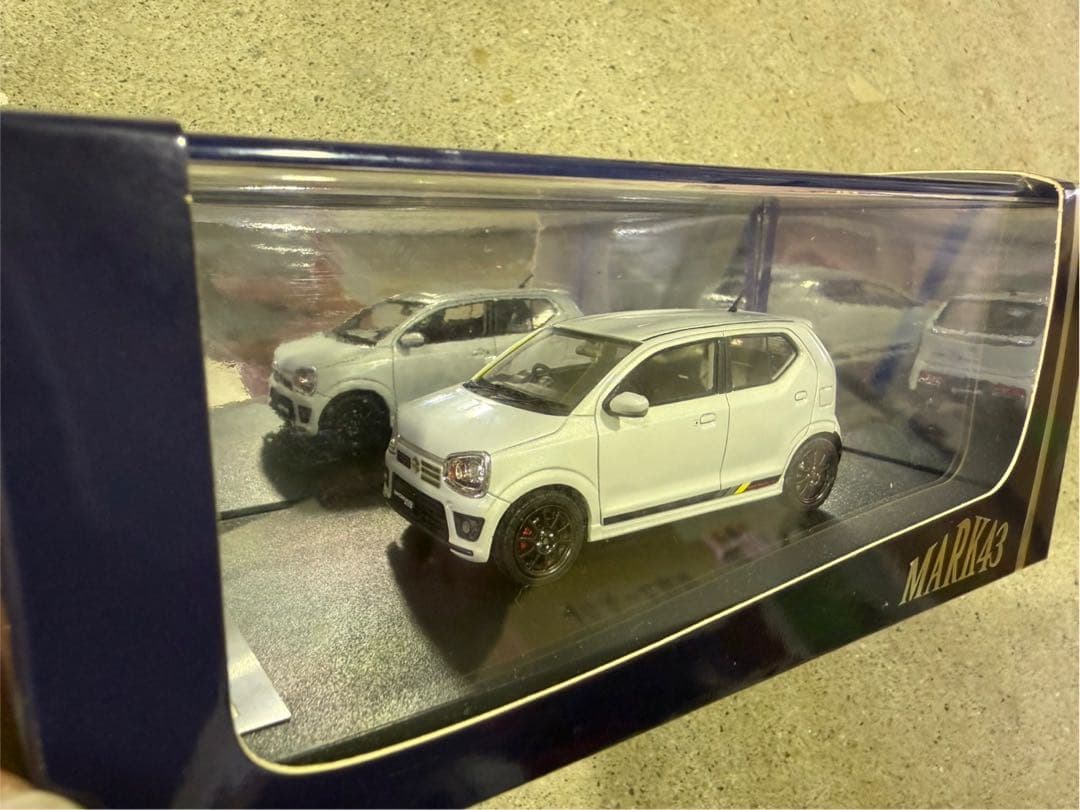 k487 スズキ 1/43 scale パールホワイト ミニカー フィギュア
