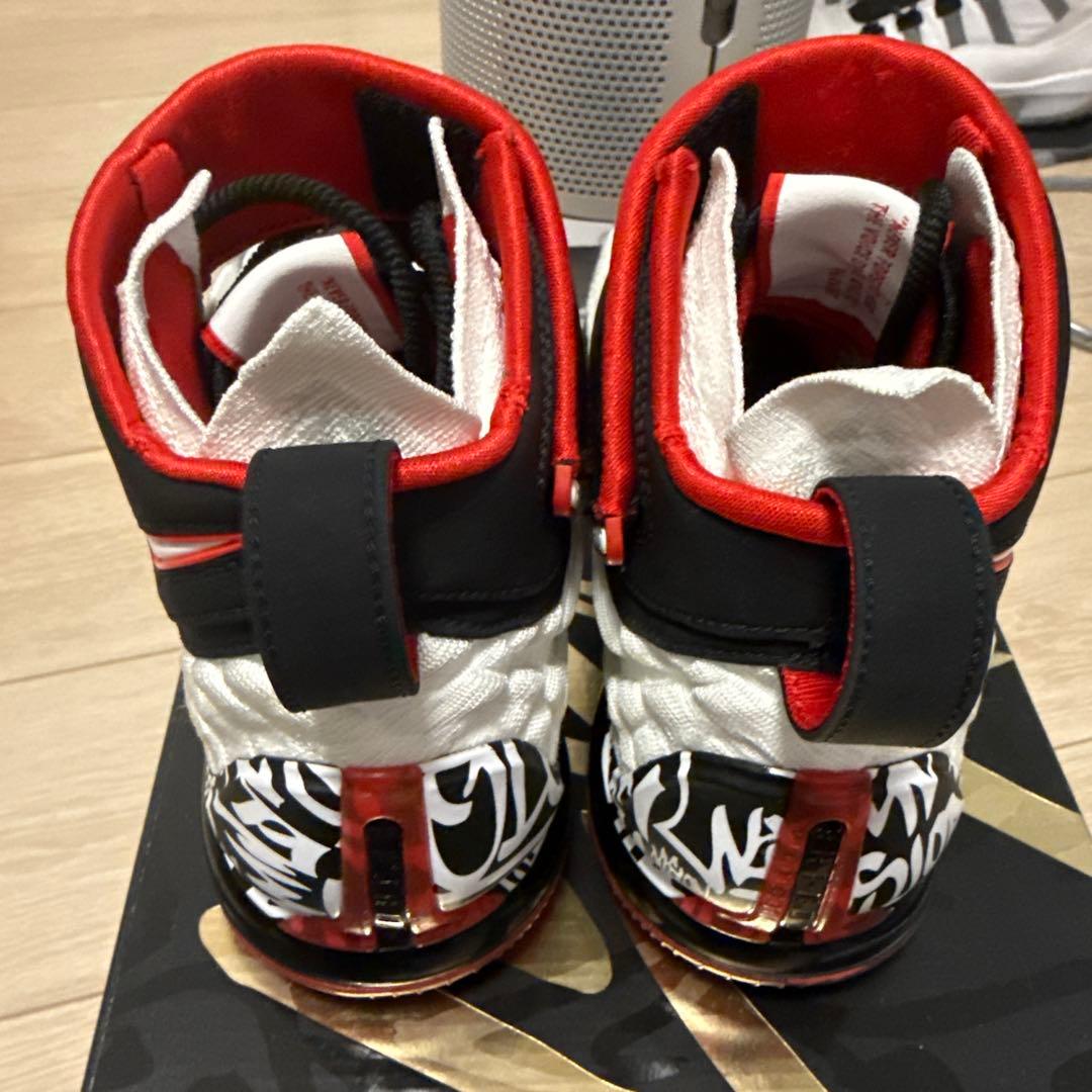 LeBron XVII バスケットボールシューズ