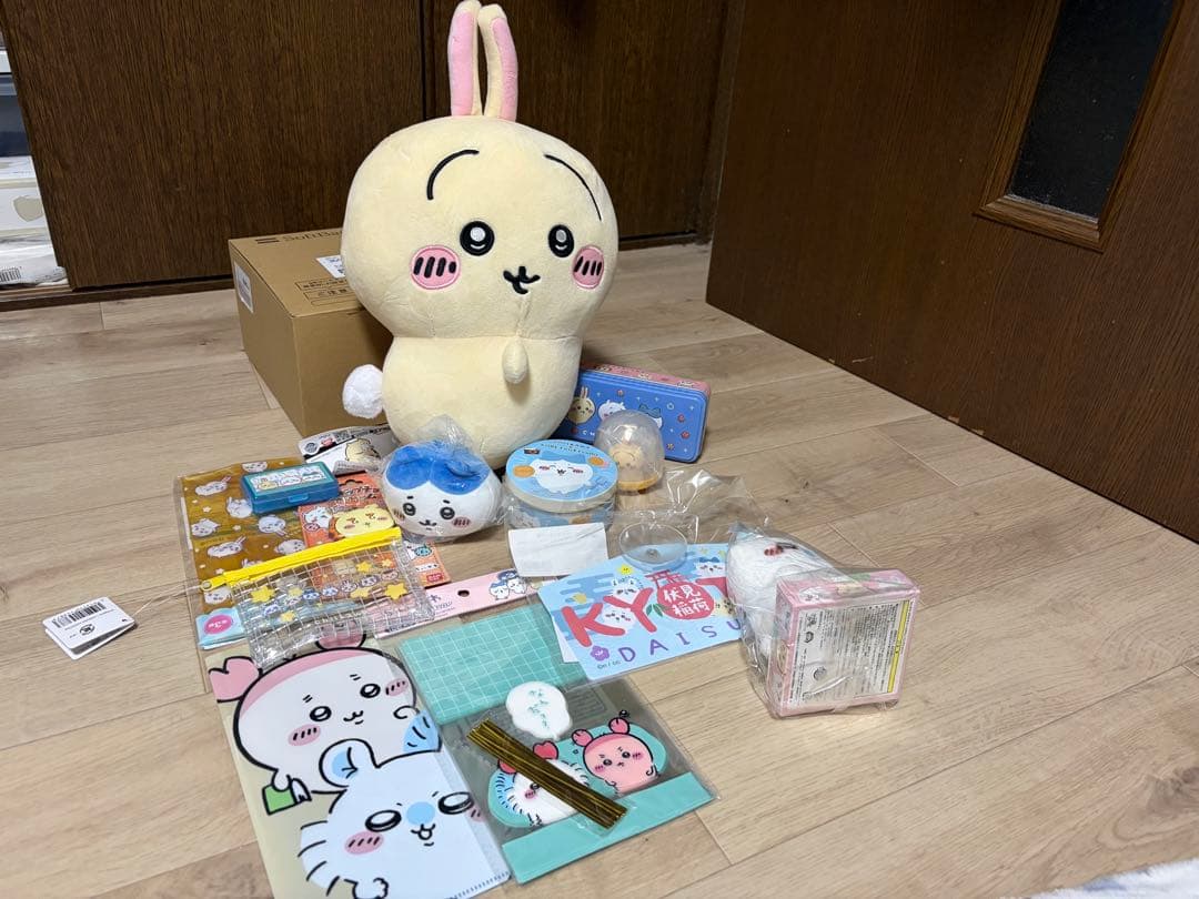 ちいかわグッズ60点以上♪ぬいぐるみ、キーホルダー、シール等まとめて