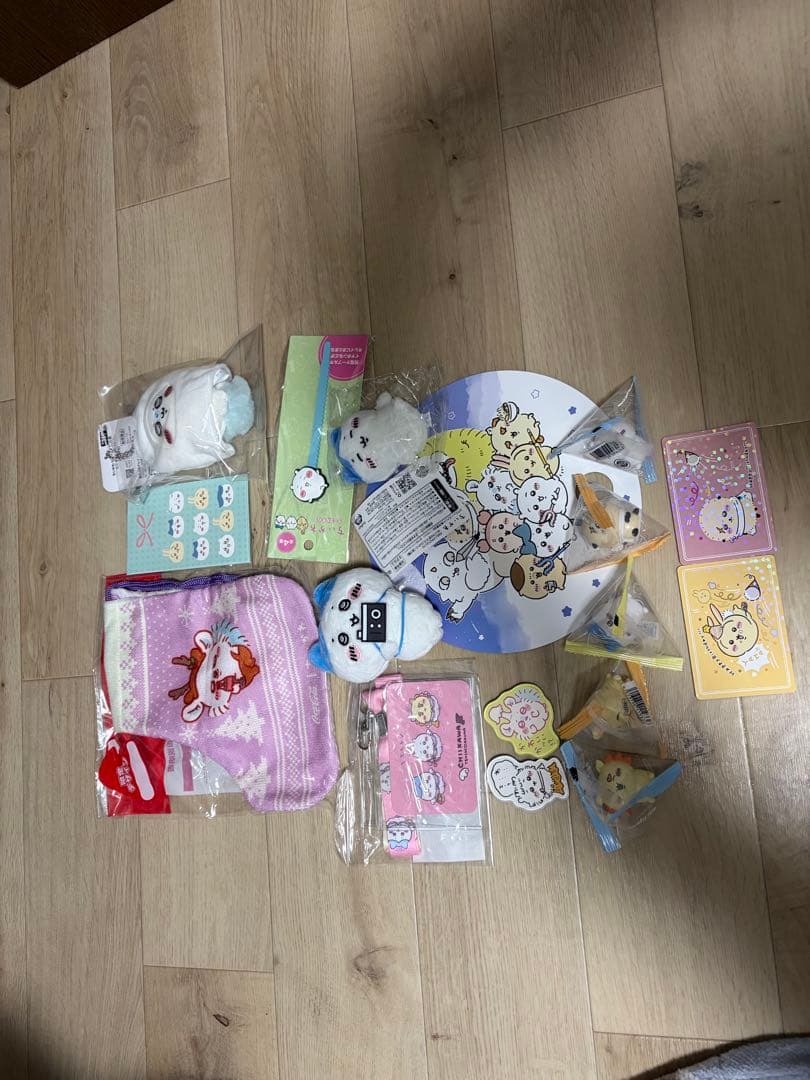 ちいかわグッズ60点以上♪ぬいぐるみ、キーホルダー、シール等まとめて