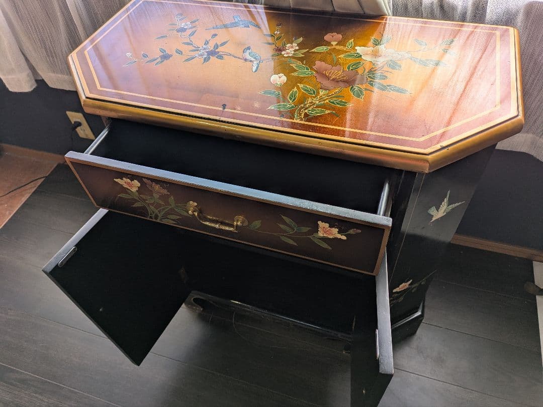 送無料！芸術品　シノワズリ　サイドボード　チェスト　中国家具　金箔　アンティーク