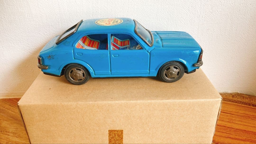 レトロ　ブリキ　トヨタカローラ1400