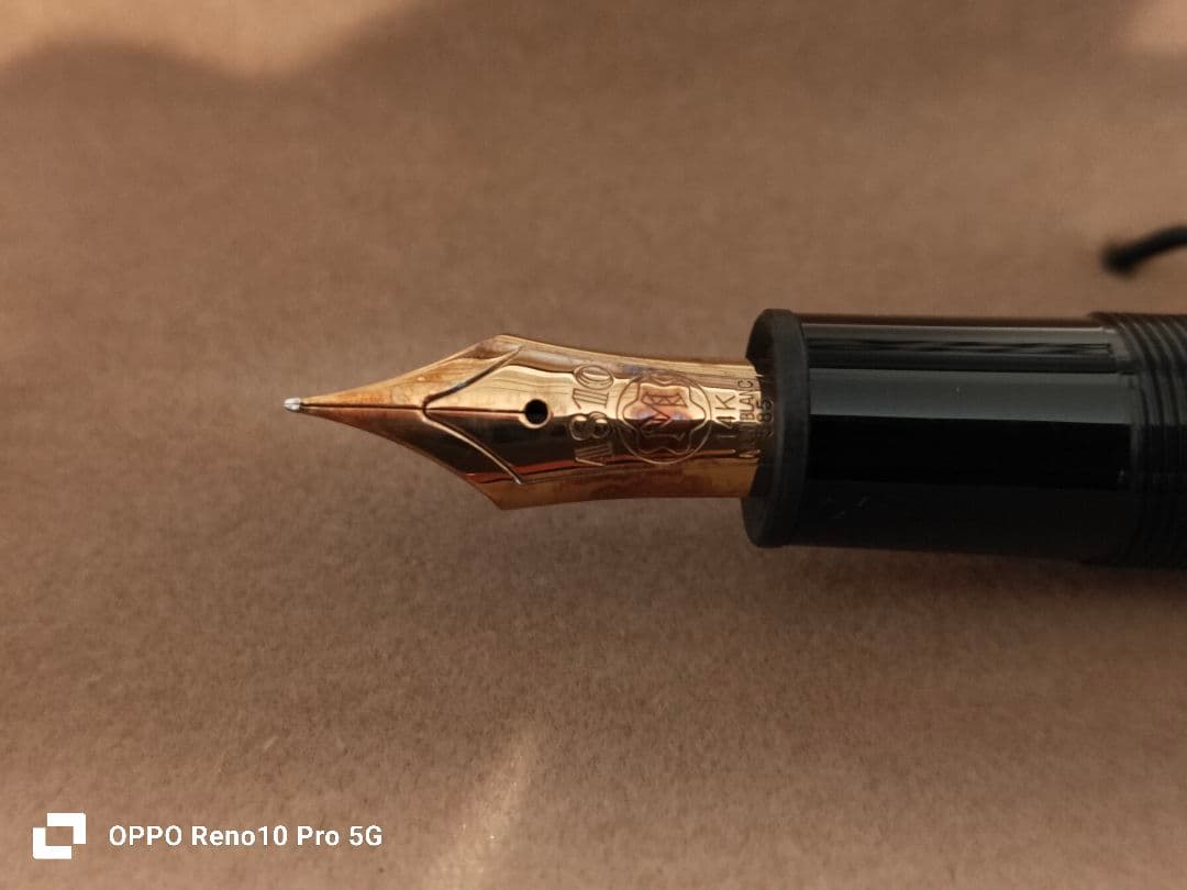 交渉可【送料込】Montblanc 万年筆 黒 金ペン先 ケース付き