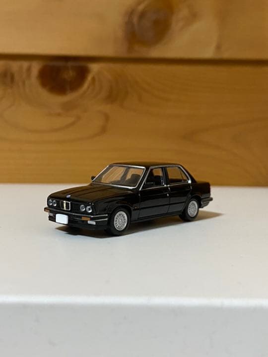 トミカリミテッドヴィンテージネオ　 325i 4ドア