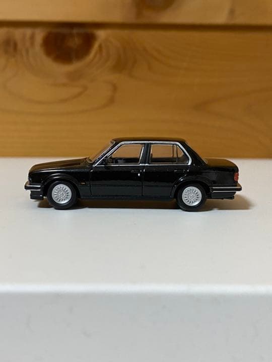 トミカリミテッドヴィンテージネオ　 325i 4ドア