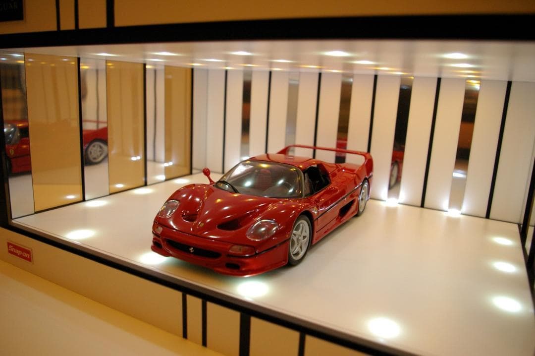 モネ・1/18展示可・BK.W・ディスプレーBOX/ネオジオラマ