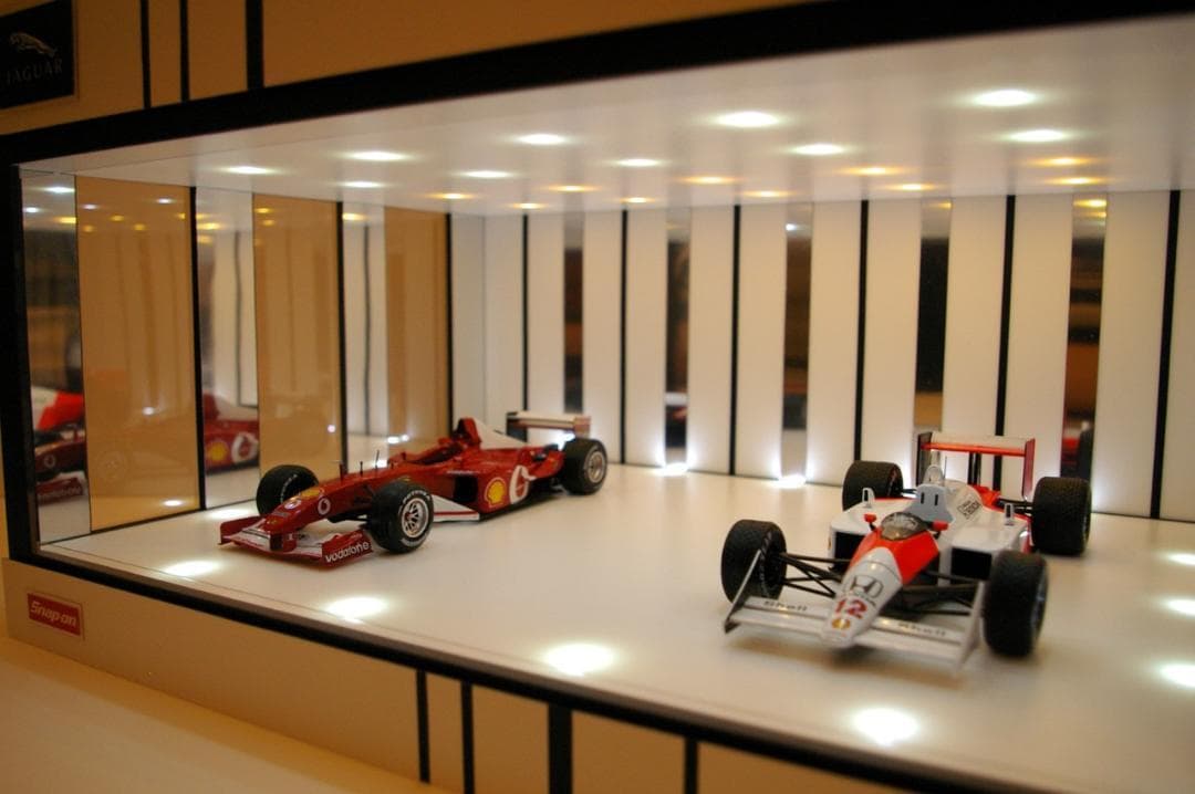 モネ・1/18展示可・BK.W・ディスプレーBOX/ネオジオラマ
