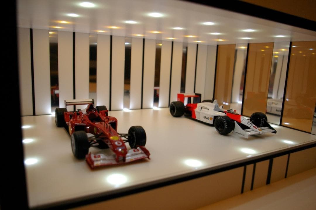 モネ・1/18展示可・BK.W・ディスプレーBOX/ネオジオラマ