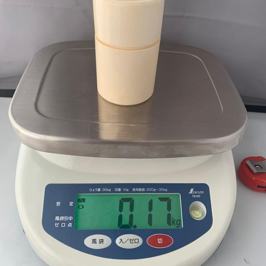 蓋付き保存容器　高さ7cm, 幅5.5cm