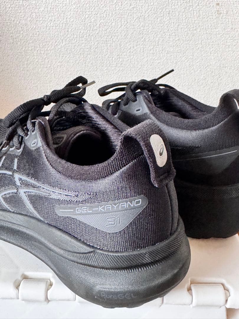 ASICS GEL-KAYANO ブラックランニングシューズ　24㎝
