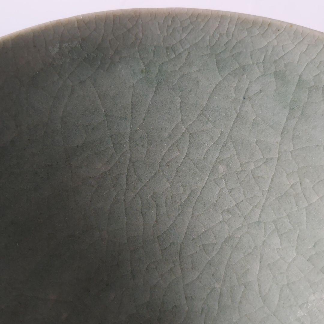 青磁の平茶碗