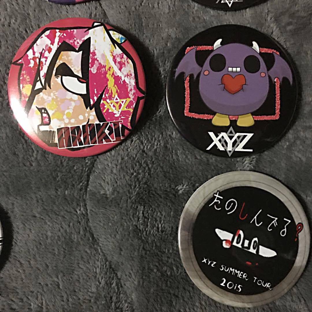 XYZ 缶バッチ