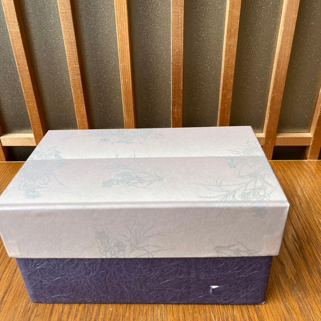 京焼・清水焼　鳥羽窯　干支祝盃　(赤帛紗付) うさぎの置物