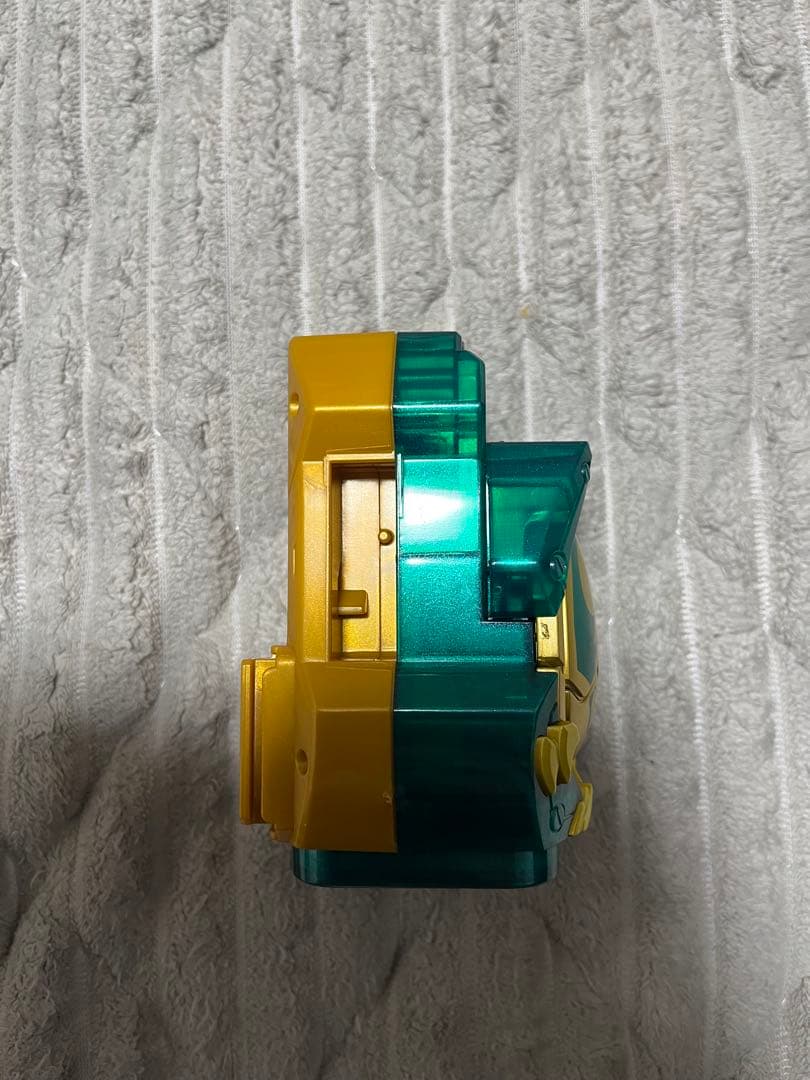 仮面ライダーリバイス　ゴールドスピノバイスタンプ　限定品　ボルケーノスタンプ