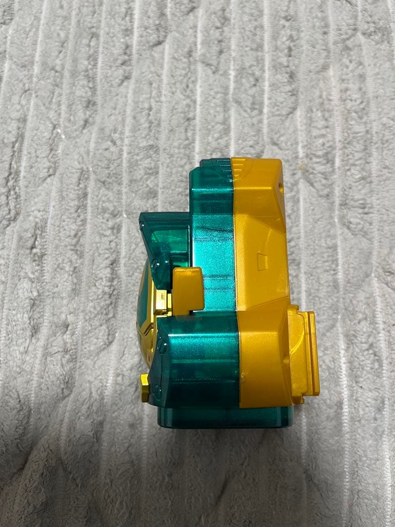 仮面ライダーリバイス　ゴールドスピノバイスタンプ　限定品　ボルケーノスタンプ