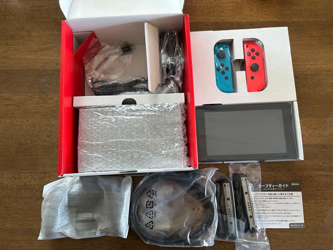 すず　Nintendo Switch 本体 青/赤 Joy-Con付き