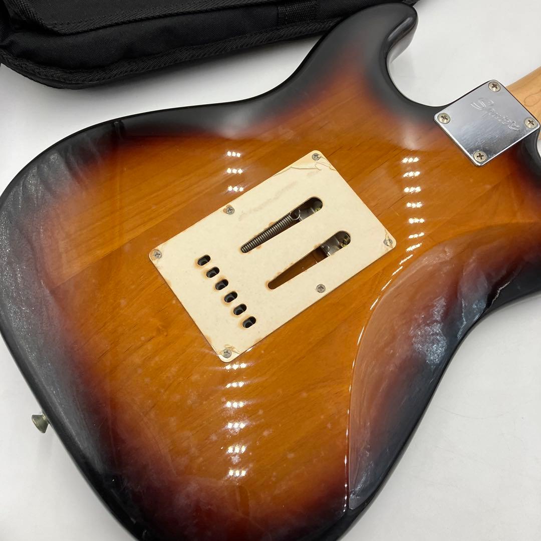 Squier by Fender ストラトキャスター ケース付き　エレキギター
