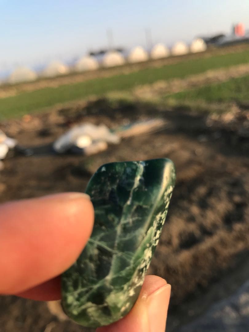 糸魚川翡翠　原石　ヒスイ
