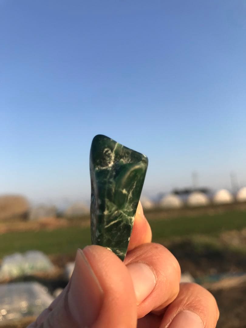 糸魚川翡翠　原石　ヒスイ