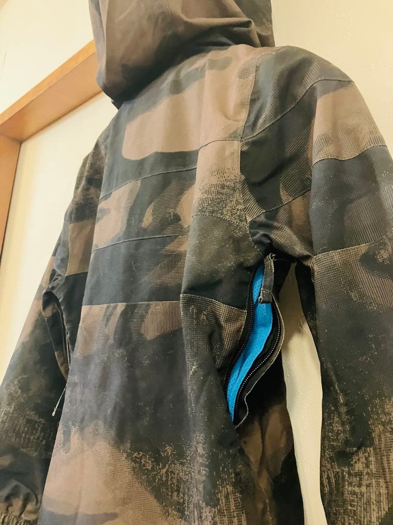 超人気⭐︎kids用⭐︎スノージャケット⭐︎使用わずか☆Volcom ⭐︎カモ柄