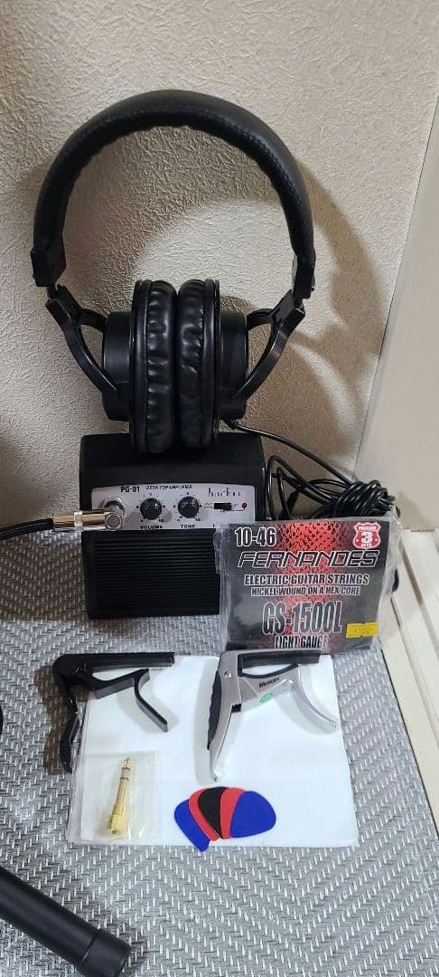 しゆなみさん専用 ミニエレキギター本体＆備品9点セット