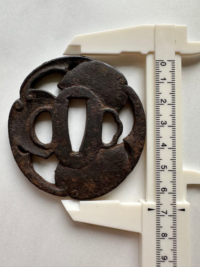 透かし鍔 古鍔 鉄地 鐔　鉄地つば 刀装具 古美術 時代物 葉の図 26A1