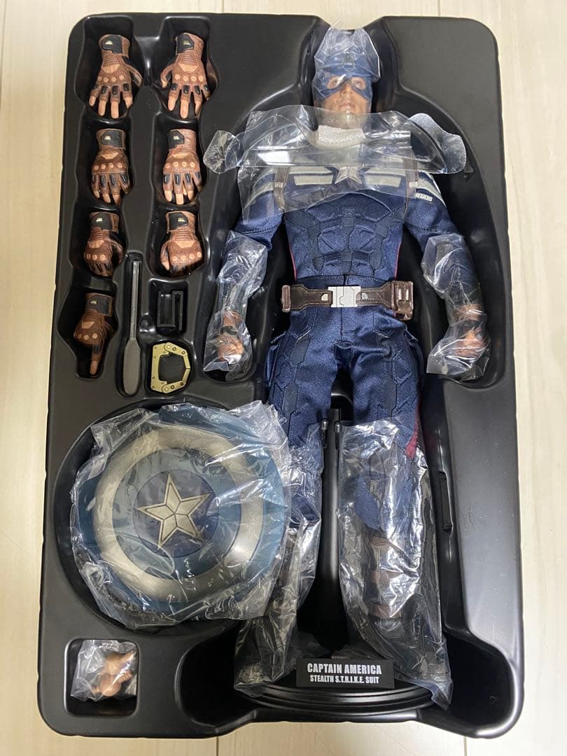 HOT TOYS キャプテン・アメリカ THE WINTER SOLDIER