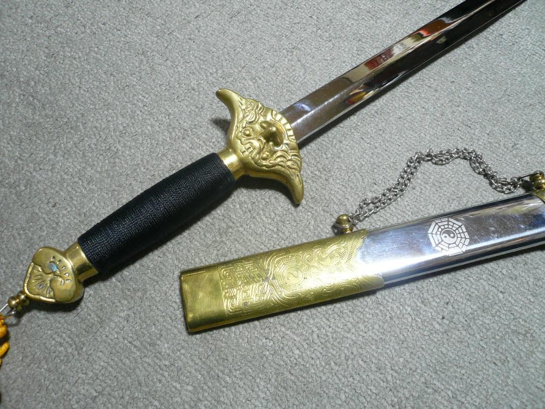 中国剣 レプリカ 模造刀 金属鞘 糸巻柄 真鍮 龍彫り 太極剣