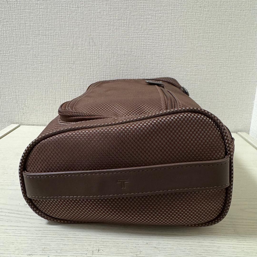【新品同様】TUMI トゥミ トラベルキット ポーチ 22190 ブラウン