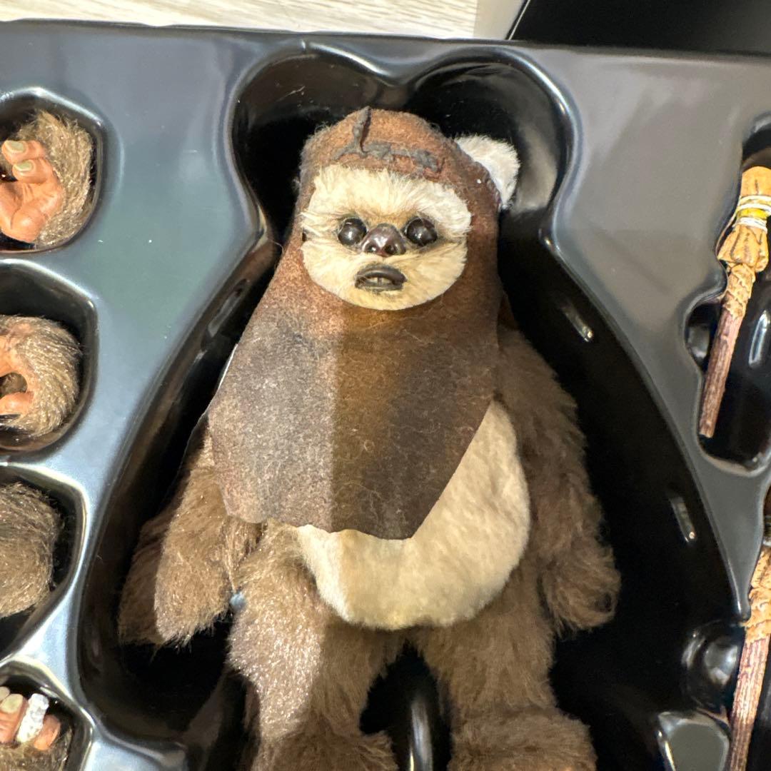 ホットトイズ　STAR WARS Wicket ウィケットフィギュア