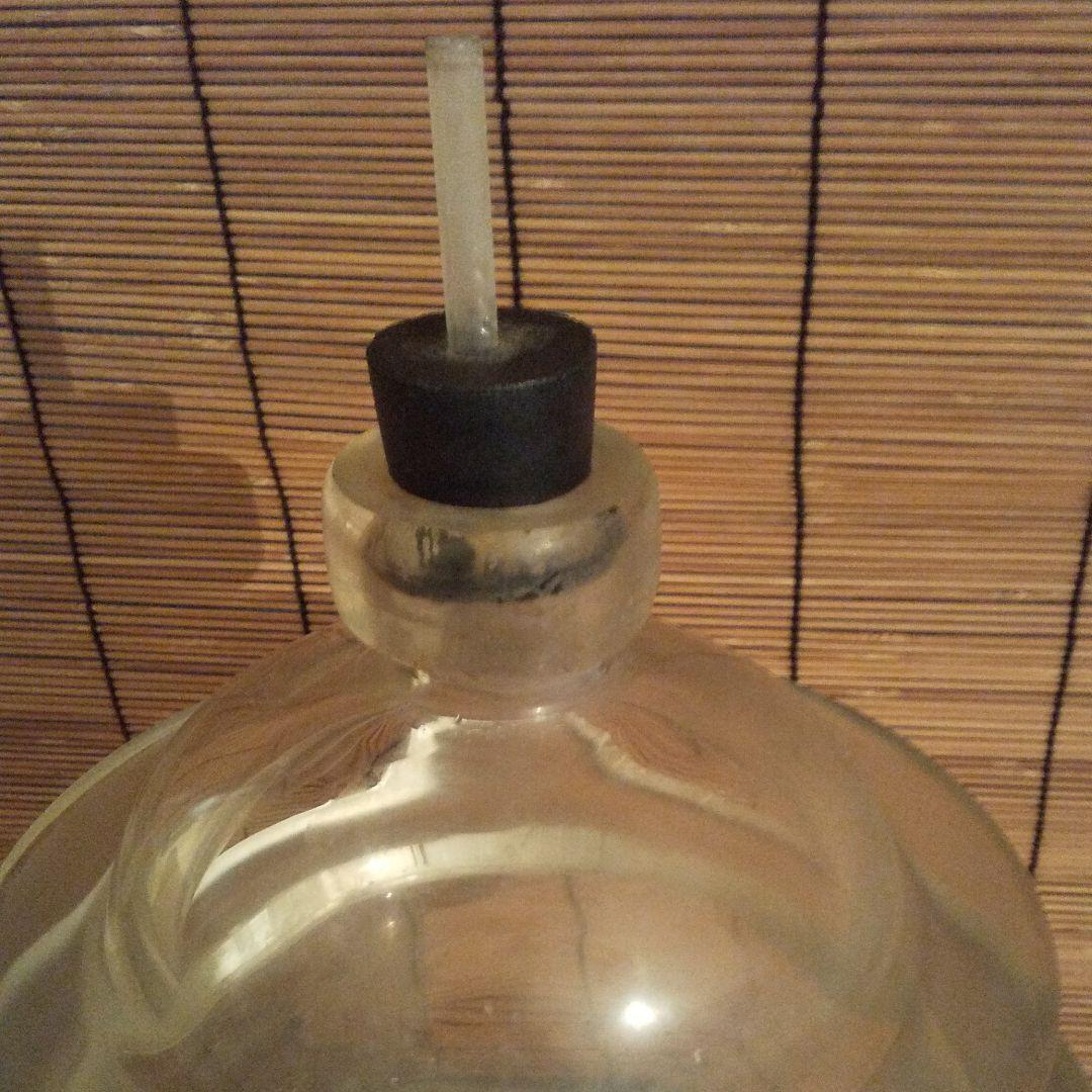 ガラスの容れ物