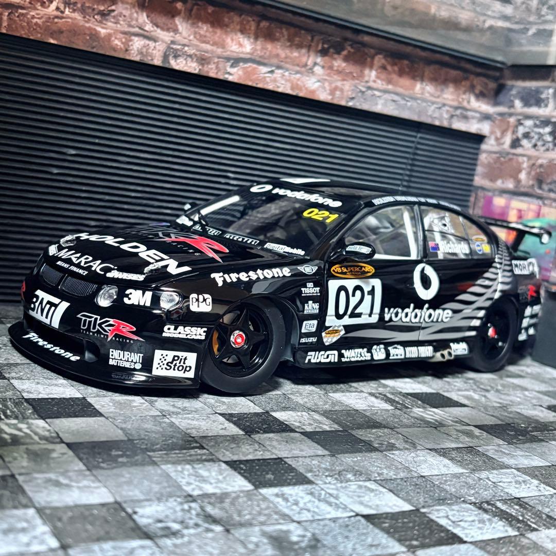 国内未入荷 1000台限定 1/18 CC ホールデン VX コモドア V8