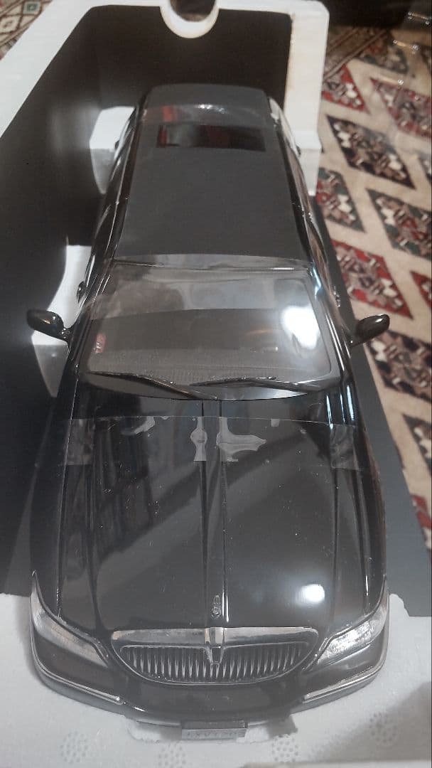 リンカーン　タウンカー　2003 リムジン　ミニカー　サンスター　1/18