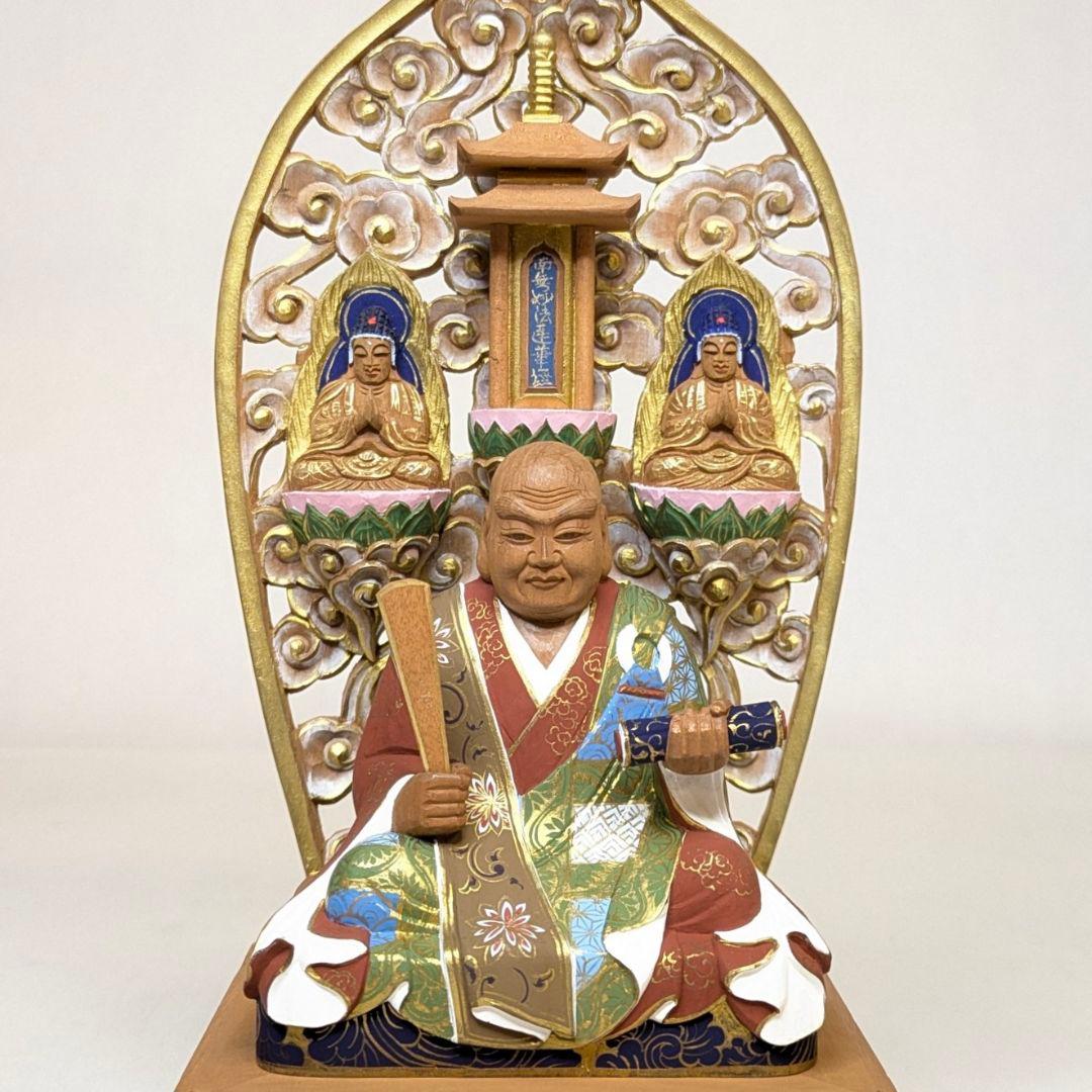 【ゲリラセール・新品】 三宝尊付き日蓮聖人　彩色　紅檀　総高さ約22.5㎝　日蓮