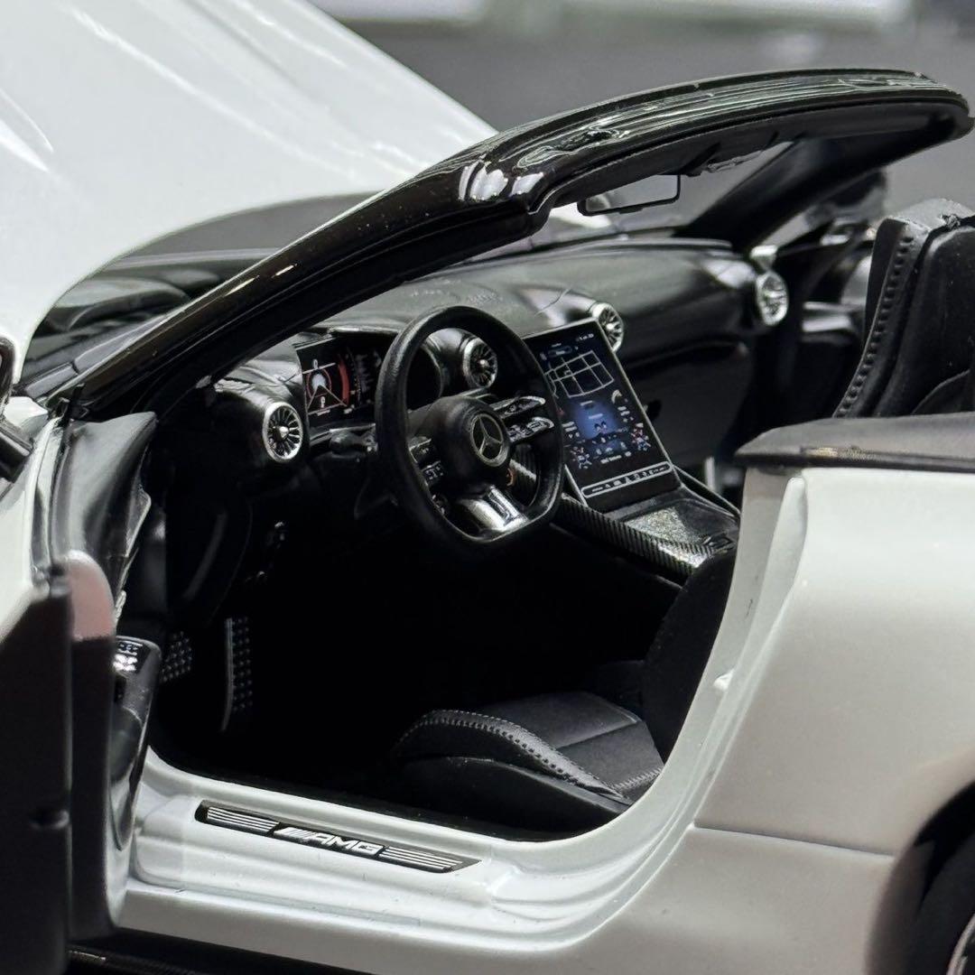 新品　AMG SL63 1/18 ミニカー