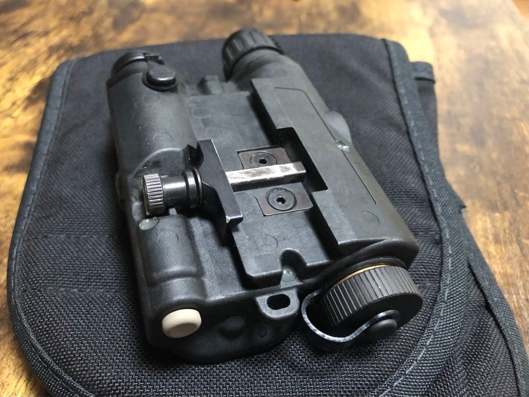 実物 AN/PEQ-15 ATPIAL-C