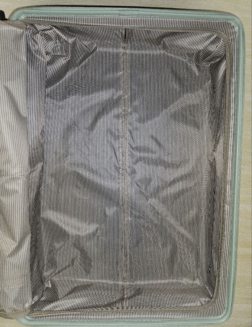 キャリーバッグ　Lサイズ　グリーングレー 大容量 静音 超軽量