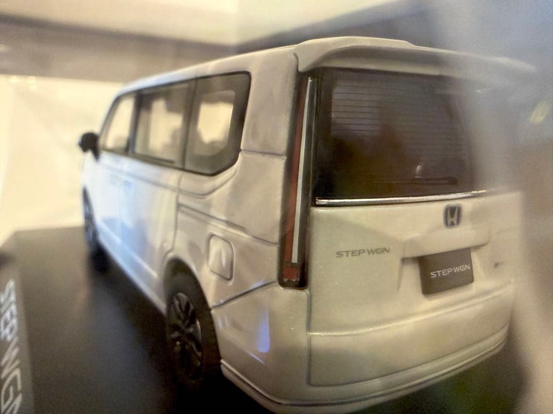 ステップワゴン　スパーダ　白　ミニカー　新品　1/43 ホンダ　STEPWGN